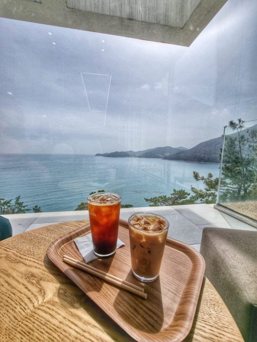 Cafes with a view Moi Fin in Yeosu drinks
